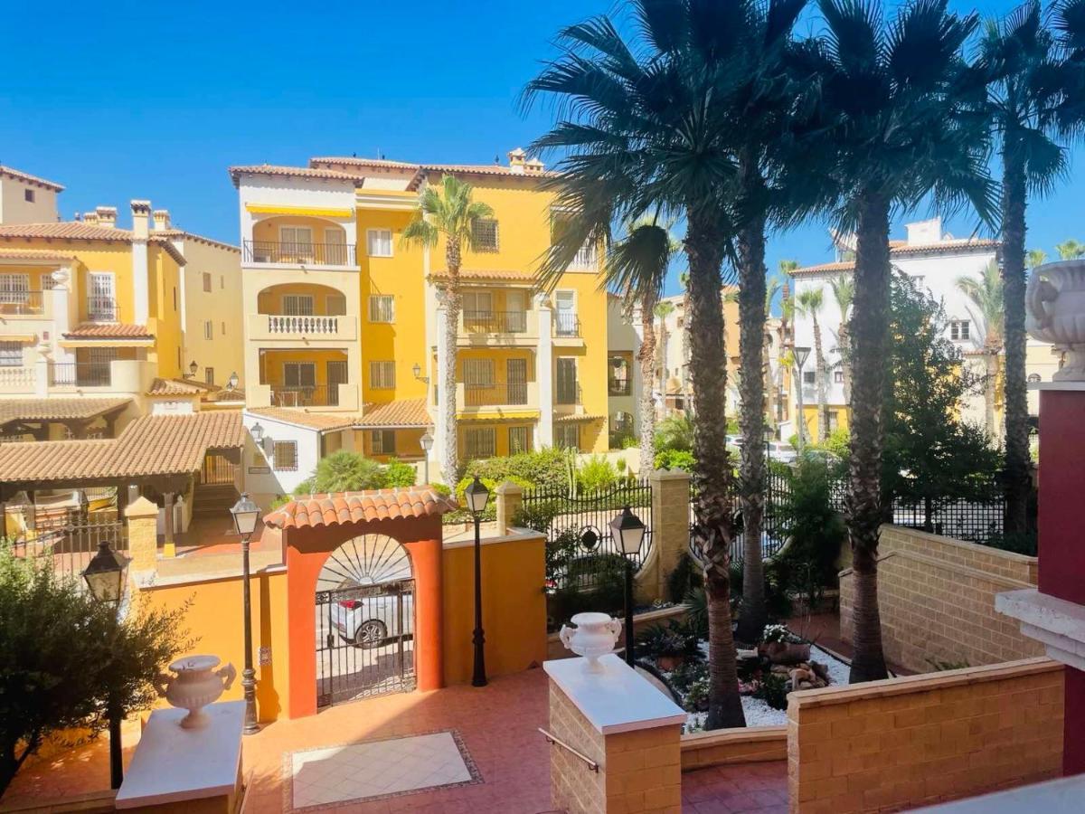 Beach Apartament In Τορεβιέχα Εξωτερικό φωτογραφία